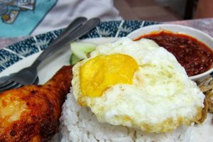 Chicken Rice di Kuantan, Malaysia: 10 Tempat Terbaik untuk Mencuba Hidangan Legenda Ini