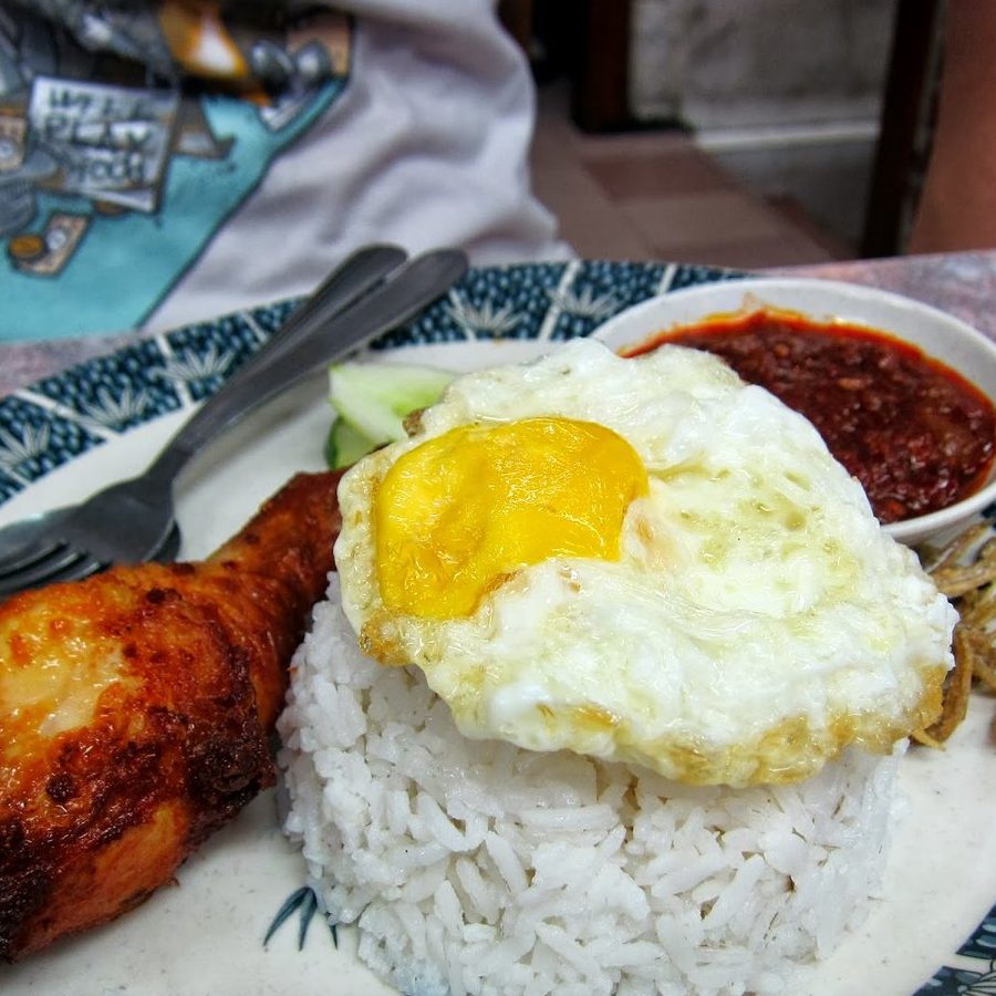 chicken rice di kuantan malaysia 10 tempat terbaik untuk mencuba hidangan legenda ini