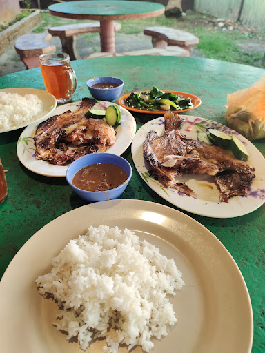 Medan Ikan Bakar Teluk Muroh ( Lumut, Perak ) Medan Ikan Bakar Teluk Muroh ( Lumut, Perak )