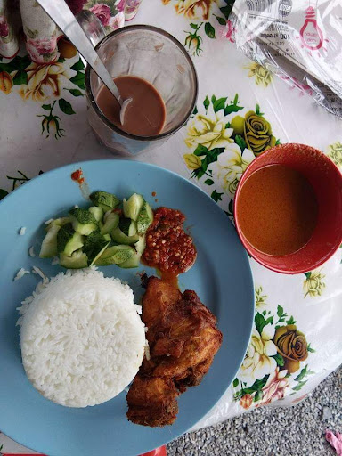 Kedai nasi kukus ayam berempah