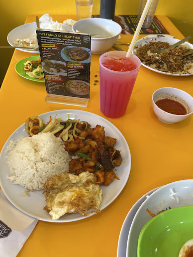 Restoran Azhar Station Ayam Goreng Kunyit (Putrajaya)
