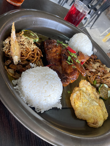Family Corner (Nasi Ambeng Ayam Engkong) Family Corner (Nasi Ambeng Ayam Engkong)
