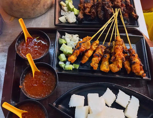Ainyoe satay tanah merah