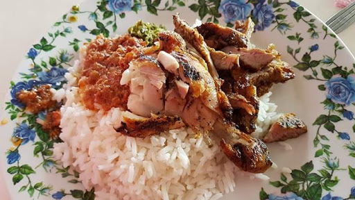 Warung Selera Kampung Nasi Kerabu Daging Bakar (Kak Zah)