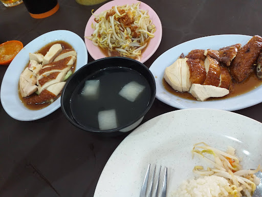 Hainanese Chicken Rice • 传统海南鸡饭