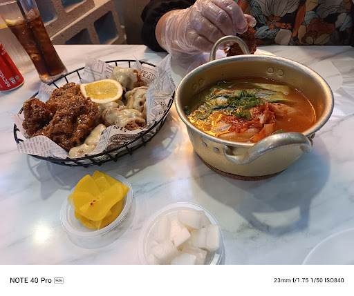 EAT SEOUL Korean Street Food EAT SEOUL Korean Street Food