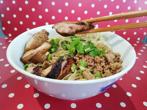 Fong’s Cottage - HSK Bundusan Outlet 冯家客栈 (噴火雞麵) Fong’s Cottage - HSK Bundusan Outlet 冯家客栈 (噴火雞麵)