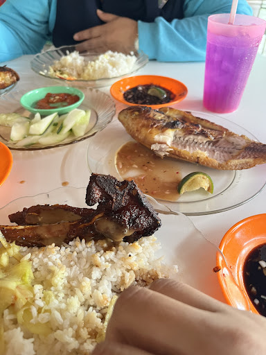 Restoran Kg. Melaka, Kuala Lipis Restoran Kg. Melaka, Kuala Lipis