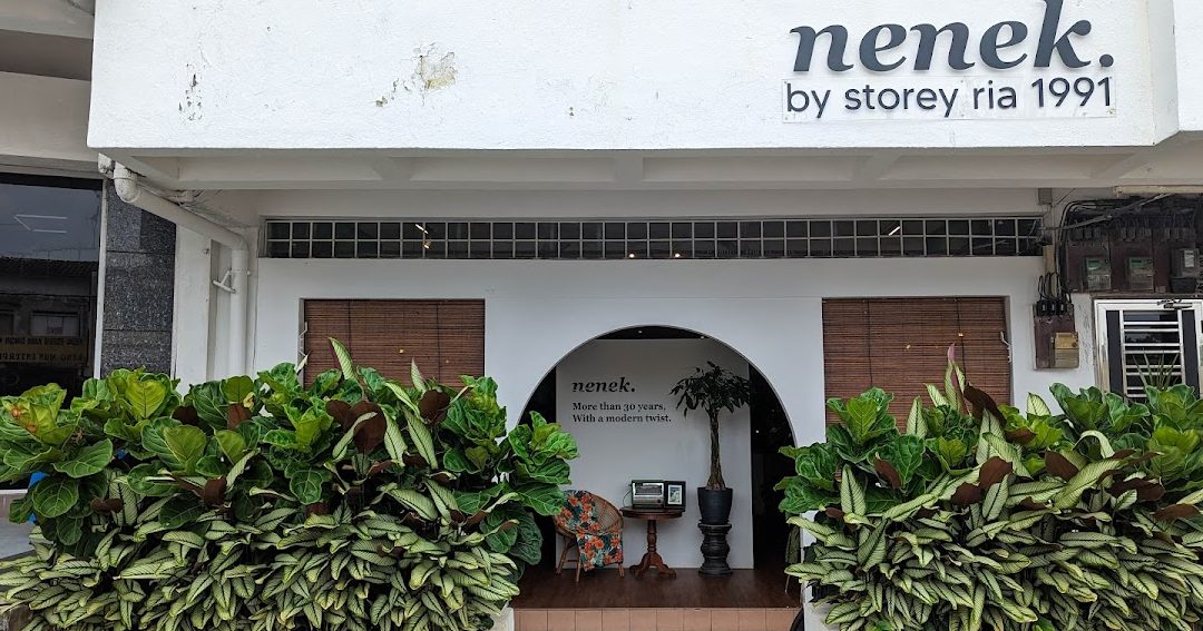 nenek long cafe